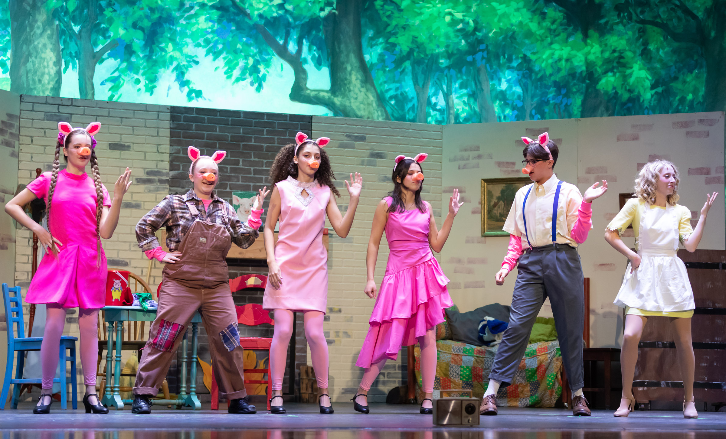 WVHS production of Goldilocks and the Three Pigs